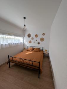 En eller flere senge i et værelse på Maison avec jardin Reims proche centre