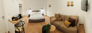 a living room with a couch and a bed at Casale Magrini Affittacamere in Fiamenga