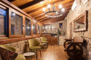 a room with a bunch of chairs and a chandelier at Quinta do Limite - Country House in Covilhã