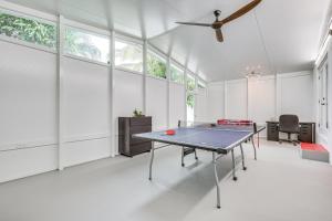 Πινγκ πονγκ στο Home Less Than 2 Mi to Hallandale Beach and Boat Rentals ή εκεί κοντά