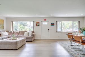 Imagen de la galería de Home Less Than 2 Mi to Hallandale Beach and Boat Rentals, en Hallandale Beach 17 fotos más