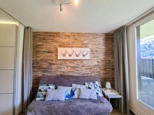 Postel nebo postele na pokoji v ubytování Studio rénové au centre de Flaine avec balcon pour 5 personnes - FR-1-425-154