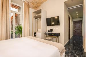 TV a/nebo společenská místnost v ubytování Roma suite hotel