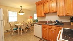 Køkken eller tekøkken på 215 Heritage Lane