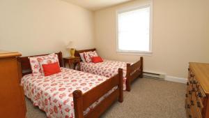 En eller flere senge i et værelse på 215 Heritage Lane + 16 billeder