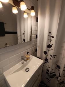 a white bathroom with a sink and a mirror at Acogedor apartamento en el centro de Llançà in Llança +24 photos