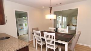 Kuchyň nebo kuchyňský kout v ubytování The Beach House At Cape May Ave