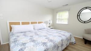 Postel nebo postele na pokoji v ubytování The Beach House At Cape May Ave + 32 fotografií