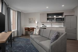 Кухня или мини-кухня в Homewood Suites By Hilton Portsmouth Downtown
