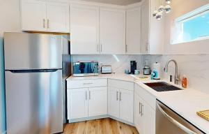 Φωτογραφία από το άλμπουμ του Couple's Getaway, 1st- floor suite w/ ocean views, beautiful sunrises, patio, AC σε Flagler Beach