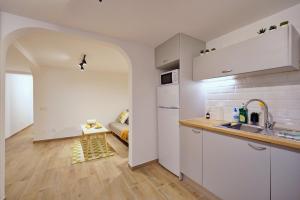 a kitchen with white cabinets and a counter top at MBird Casa Limão Hideaway Cascais in Bicas