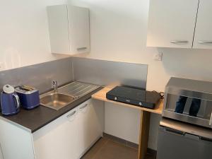 Dapur atau dapur kecil di Studio Cosy