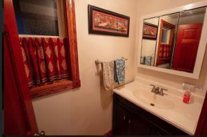 Gallery image of Cheerful 3 bedroom home nestled in the redwoods in Trinidad +25 photos