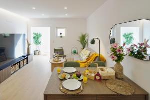 Televisyen dan/atau pusat hiburan di MBird Casa Limão Duplex Cascais