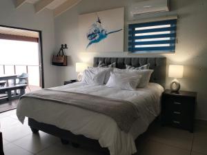 Billede fra billedgalleriet på Modern Beachfront Unit with Breathtaking Seaview's i Umtwalumi + 39 billeder