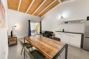 Kuchyň nebo kuchyňský kout v ubytování Pink Lagoon by Boutique Bonaire Unique Resorts