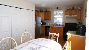 Η κουζίνα ή μικρή κουζίνα στο 111 Brookdale Road Bayside Beauty