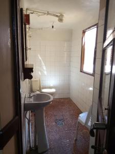 Ένα μπάνιο στο Hostal Residencial Avenida