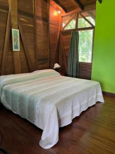 Ένα ή περισσότερα κρεβάτια σε δωμάτιο στο La Ensenada Lodge