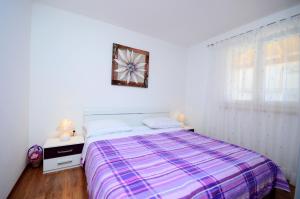 En eller flere senge i et værelse på Apartment Bungalov