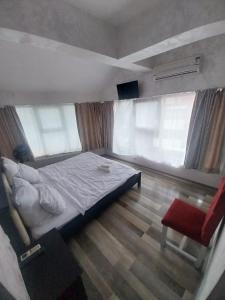 Ένα ή περισσότερα κρεβάτια σε δωμάτιο στο LCB Suites Elena Doamna Iaşi