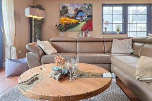 a living room with a couch and a wooden table at Ferienhaus "Kleine Auszeit" in Zingst in Zingst