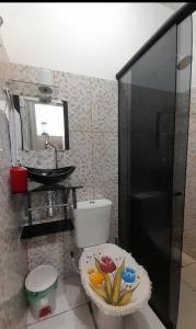 a bathroom with a shower and a toilet and a sink at Meu refúgio 01 in Belém