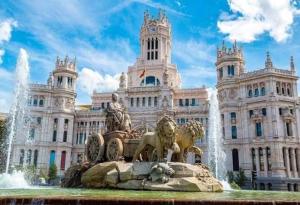 a fountain in front of a large building at Hostel Almansa in Madrid +27 photos