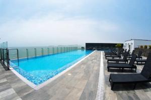 Бассейн в Apartment 2 Bedrooms pool near AirPort или поблизости