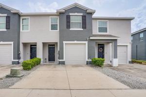 Fotografie z fotogalerie ubytování Modern Family Townhome with Patio in Riverview! v destinaci Riverview