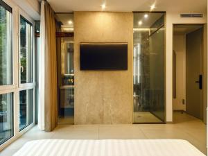 a living room with a television on a wall at Amona by Comorooms in Como