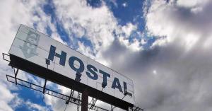 a sign for a huedueduedueduedued at Hostal Dinamarca in Temuco