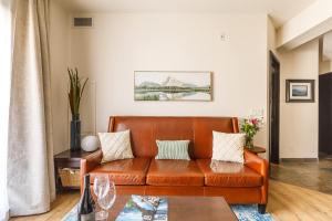 a living room with a brown leather couch at Westwinds - Funky Basecamp in the Rockies in Canmore