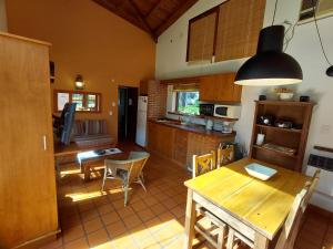 a kitchen and dining room with a table and chairs at Casa Carilo in Carilo +5 photos