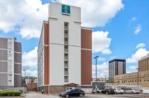 Gallery image of Suburban Studios Charleston - Civic Center in Charleston
