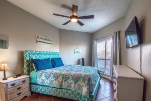 Postel nebo postele na pokoji v ubytování Ripley River Haus IC 302 + 23 fotografií