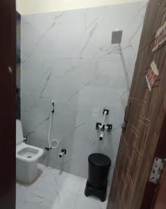 Koupelna v ubytování Hotel RK Bliss - Rukmani Vihaar Vrindavan