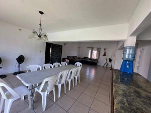 Χώρος καθιστικού στο House Bahía +2 φωτογραφίες