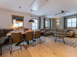 a living room with a table and chairs at Traumhaus in Donnersbachwald