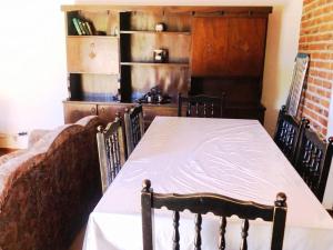 a dining room with a table and chairs at Exclusivo chalet a 250 metros del mar in Mar de Ajó +13 photos