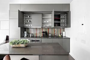 Η κουζίνα ή μικρή κουζίνα στο Modern Studio Retreat in Downtown Toronto