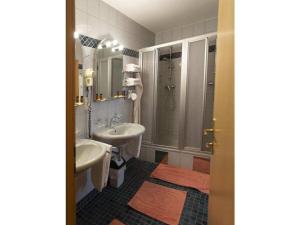 a bathroom with a sink and a shower at Apartment in Vienna with 1 bedroom in Vienna +27 photos