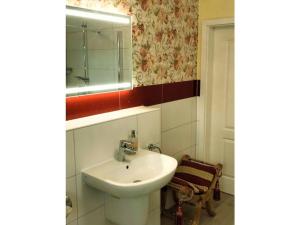 Koupelna v ubytování Holiday apartment in Schafstedt with Wi-Fi
