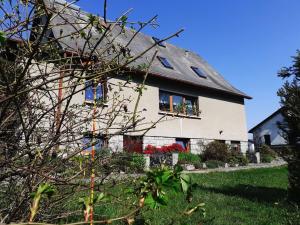 Το κτήριο όπου στεγάζεται  η παραθεριστική κατοικία