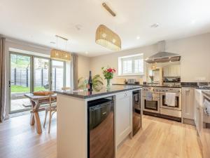 Η κουζίνα ή μικρή κουζίνα στο Property 3 - Uk44923