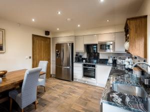 Η κουζίνα ή μικρή κουζίνα στο Cedar Barn - Uk33352