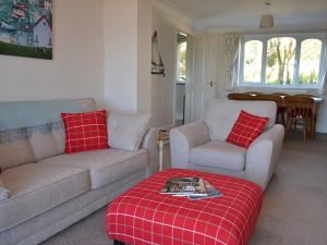 a living room with a couch and two chairs at Riverview in Fowey