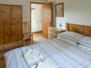 a bedroom with two beds and a dresser at Briarwood - E4286 in Thorpe Market +5 photos