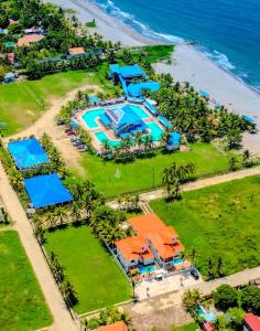 an aerial view of a resort with a pool and the ocean at Hotel Palmazul - Viña del Mar in Omoa
