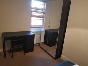 Billede fra billedgalleriet på Central Reading 4 Bedrm Contractors W Parking i Reading